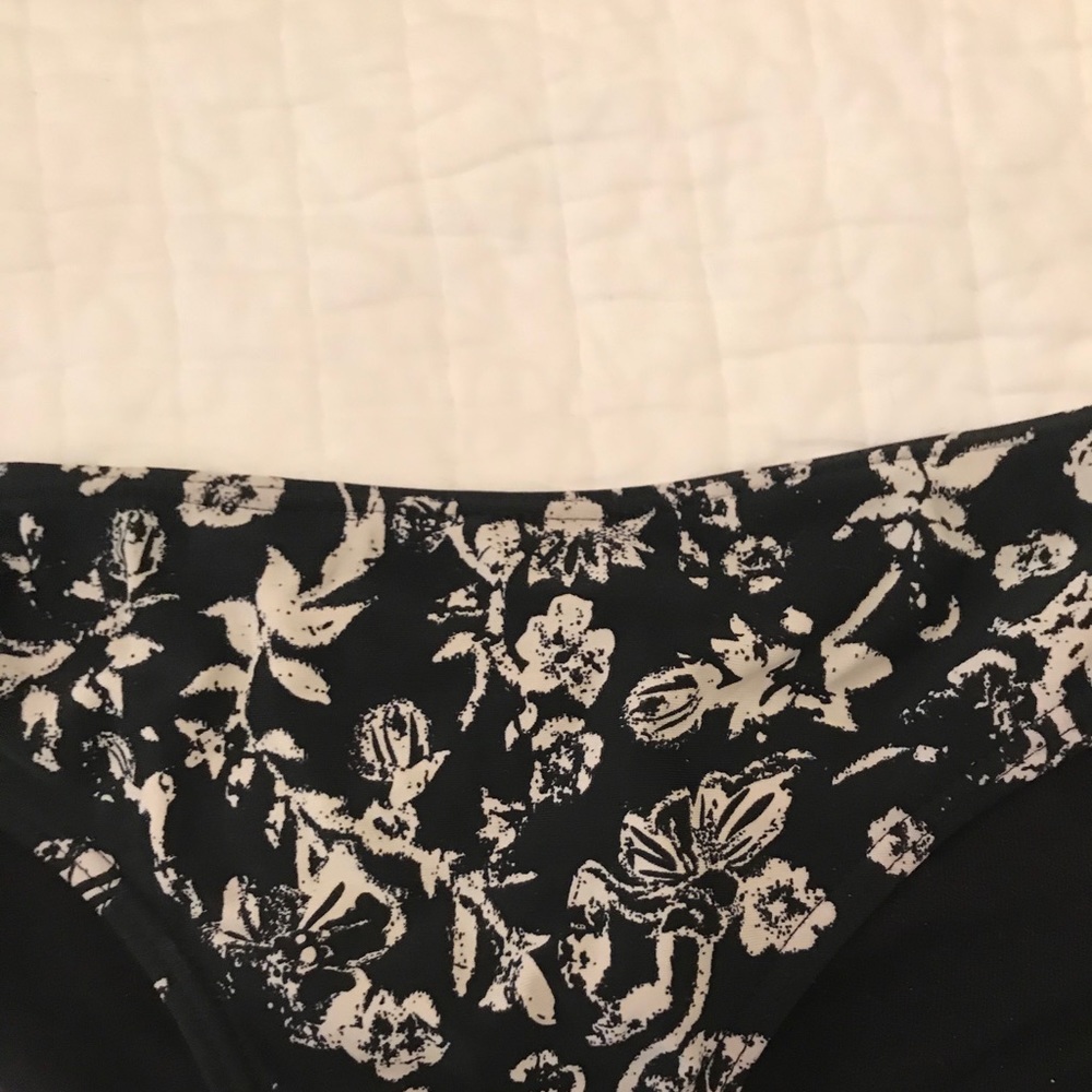 Bikini Set - Picture 2 of 6